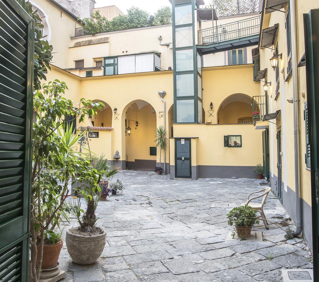 The Rock Apartment Napoli Bagian luar foto