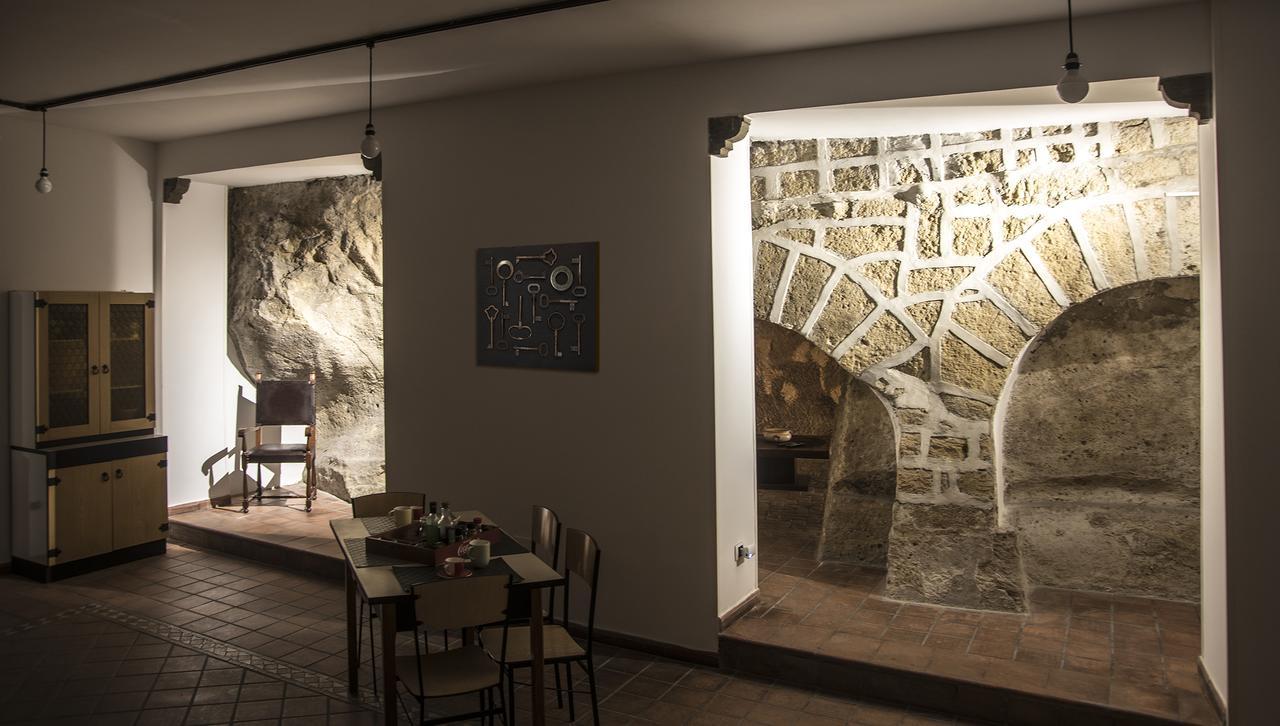 The Rock Apartment Napoli Bagian luar foto