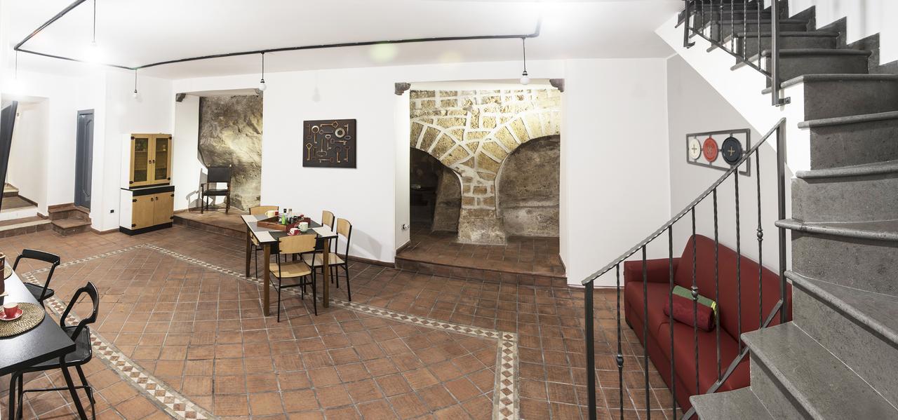 The Rock Apartment Napoli Bagian luar foto