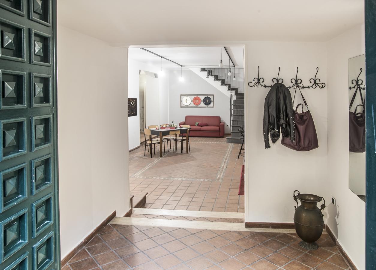 The Rock Apartment Napoli Bagian luar foto